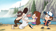 S1E2 McGucket packt Mabel.png