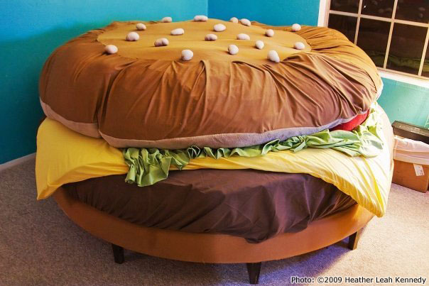 File:Hamburger bed.jpg