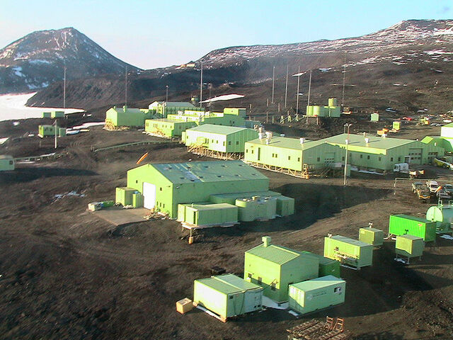 File:Scott Base (Ross Dependency).jpg