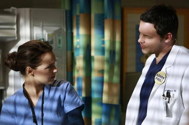 Fichier:Jo-wilson-dans-les-bras-d-alex-karev.jpg