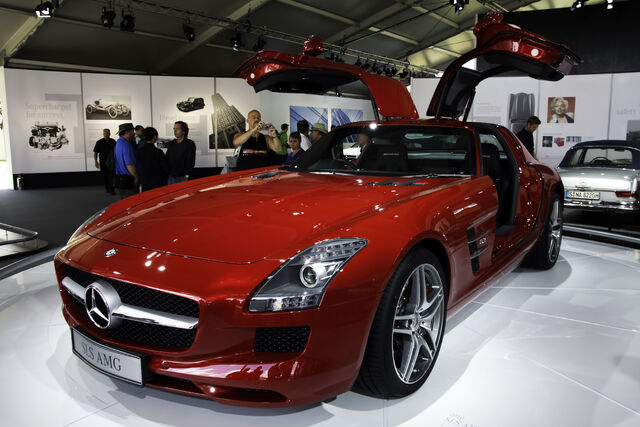 Plik:Mercedes Benz SLS AMG - Flickr - andrewbasterfield.jpg