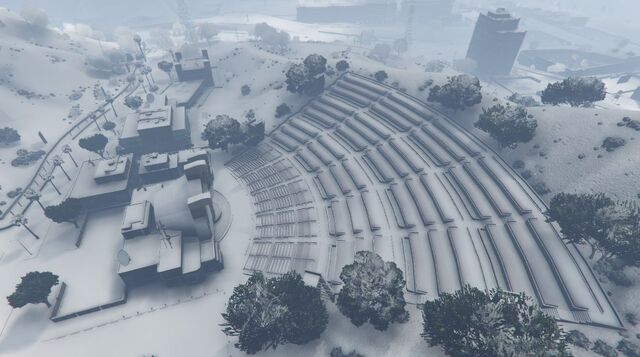 File:VinewoodBowl-GTAO-Snow.jpg