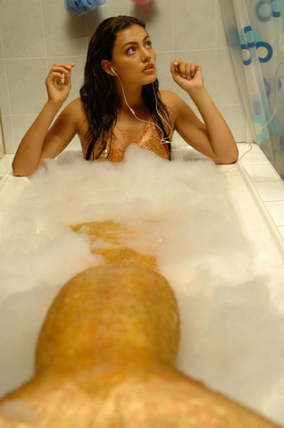 File:Cleo Bathing.png