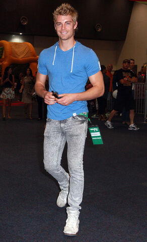 File:Luke+Mitchell+Kids+Carnival+Telethon+Perth+s8f4m0MJyDSl.jpg