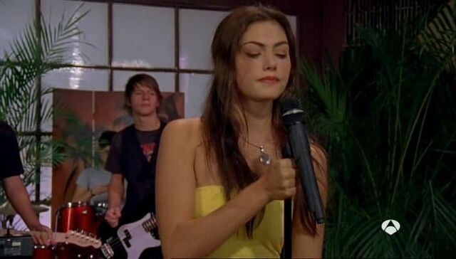 File:Cleo Singing.jpg