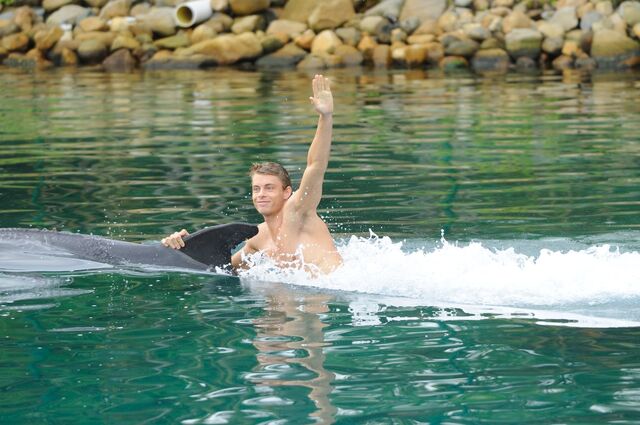 File:Will Swimming With Ronnie.jpg