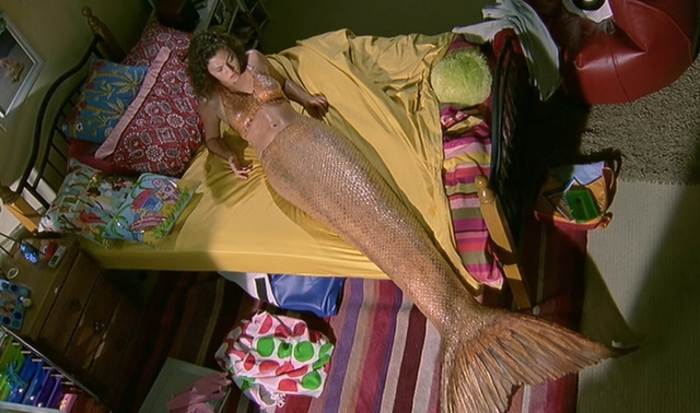 File:Cleo On Bed 2.png
