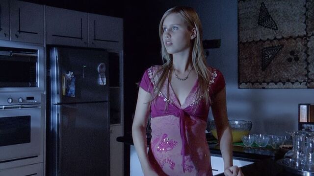 File:Emma Seeing Moon Reflection.jpg