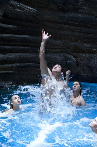 File:Zac and girls.jpg