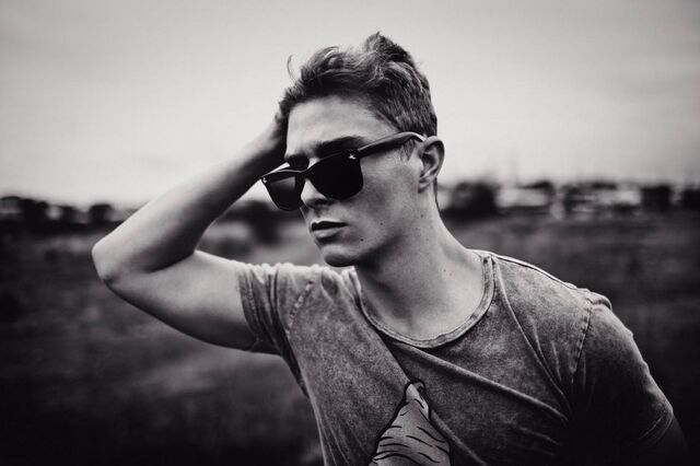 File:Alex in sunglasses.jpg