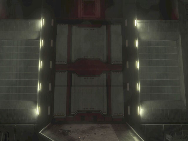 File:Huge door.jpg