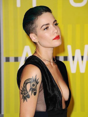 File:Halsey-2015-mtv-video-music-awards-at-microsoft-theater-in-los-angeles 20.jpg