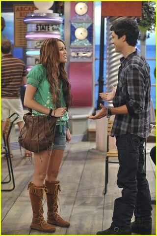 File:Miley-cyrus-jay-leno-remember-hm-25.jpg