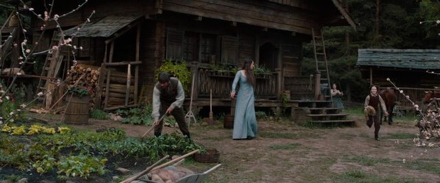 File:Adrianna with the father at the house.jpg