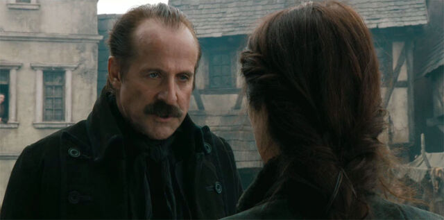 File:Speaking to Grets.jpg