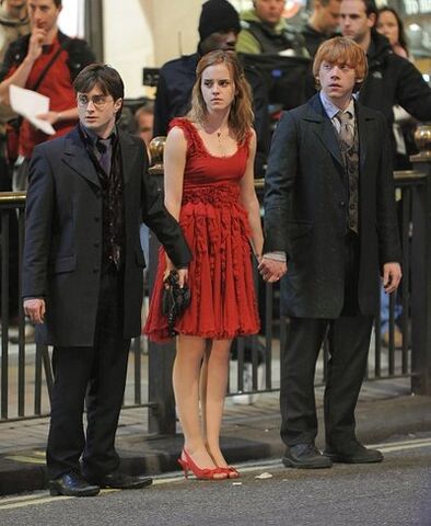File:Trio apparate.jpeg