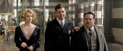 Fantastic-beasts-Queenie jacob escape.jpg