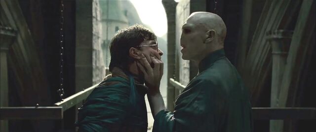 File:Harry-Potter-and-the-Deathly-Hallows-2.jpg