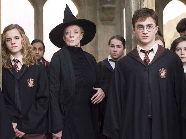 Dosya:Minerva-McGonagall-Wallpaper-hogwarts-professors-32796873-1024-768.jpg