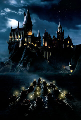 File:Hogwarts Arrival HPPS poster.jpg