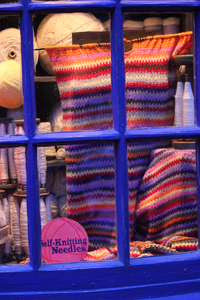 Self-Knitting Needles