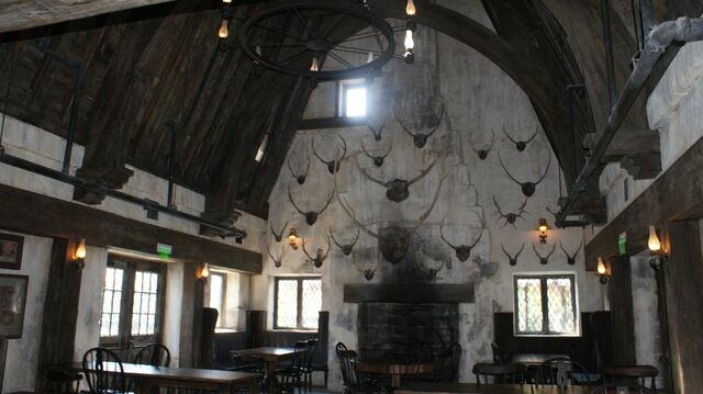 File:Three Broomsticks Interior.jpg