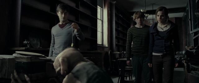 File:Grey V-neck jumper.jpg