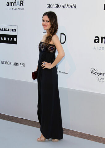 File:Rachel-Bilson-Feet-367087.jpg
