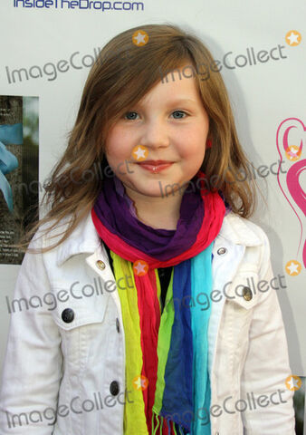 File:Ellarainbowscarf.jpg