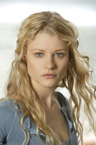 File:Emilie-De-Ravin-Curly-Hairdo.jpg
