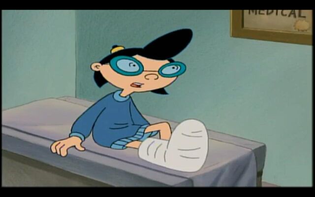 File:Phoebe Breaks a Leg.jpg