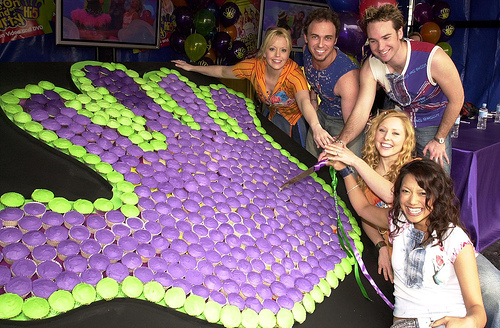 Arquivo:Hi-5s5Givefive.jpg