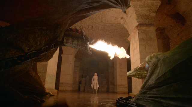 Archivo:Daenerys visita a sus dragones HBO.png
