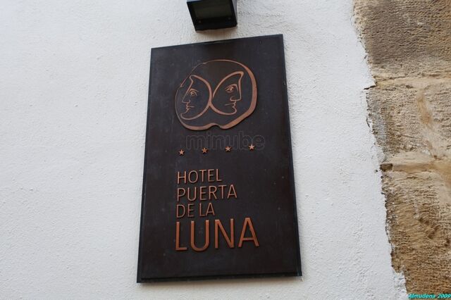 Archivo:Hotel-puerta-de-la-luna 501485.jpg