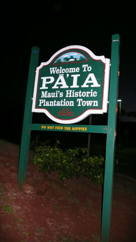 File:Paia, Maui Welcome Sign.jpg