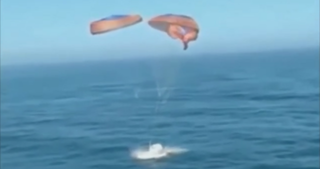 File:Dragon splashdown.png