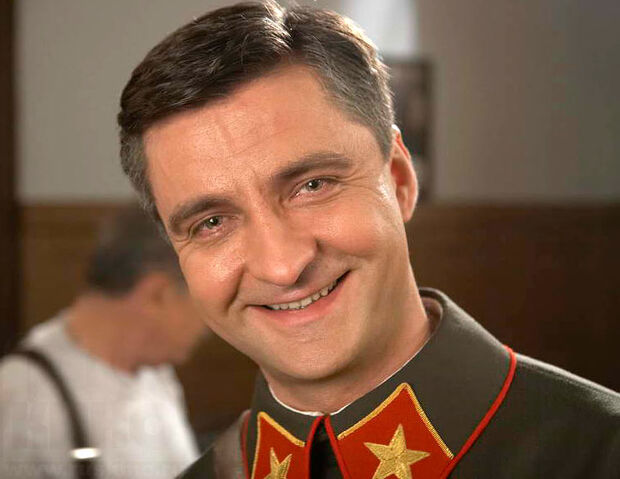 File:Smiling Tukhy.jpg