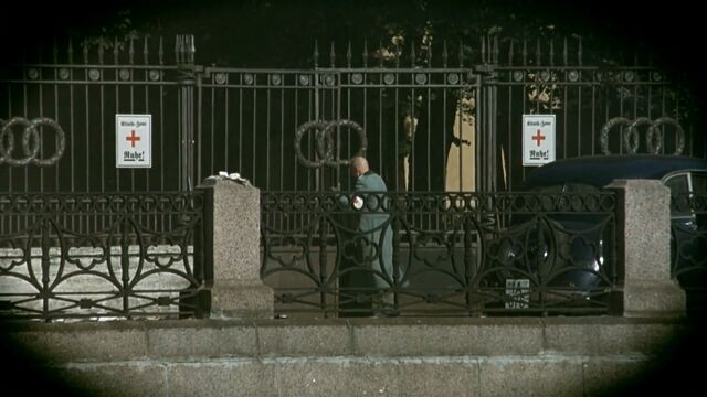 File:Schenck entering the gate.jpg
