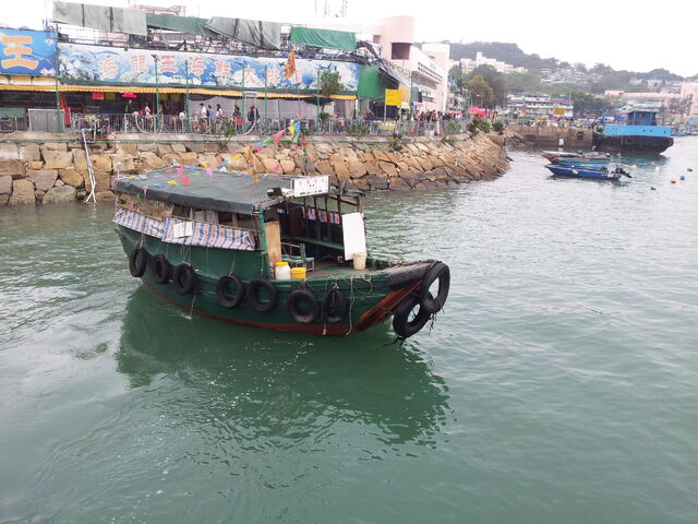 File:華勝街渡船隻@20150219(2).jpg