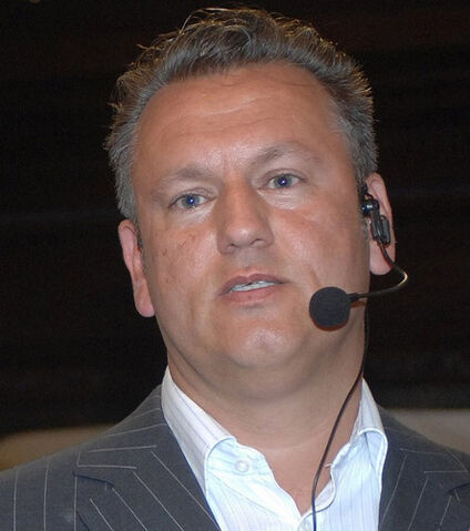 Bestand:John-Consemulder-pasfoto2.jpg