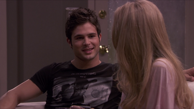 File:HH105 16 EddieandChloeoncouch.png