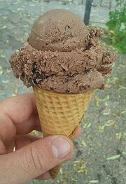256px-Ice cream cone (cropped)