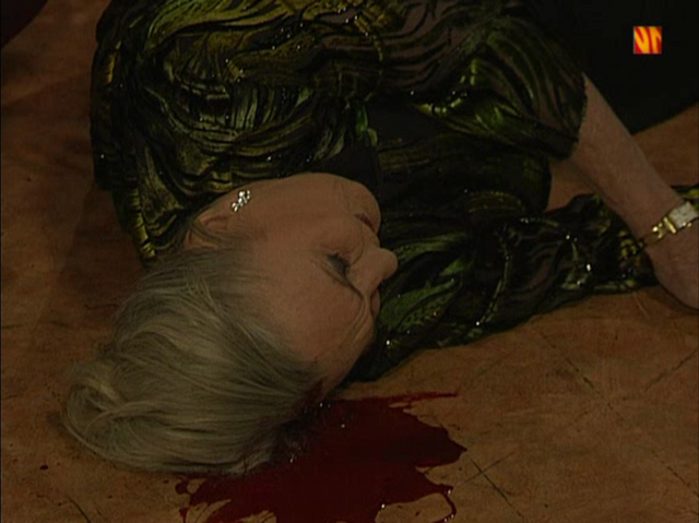 Fil:Astrid dyttet ned trappen.png