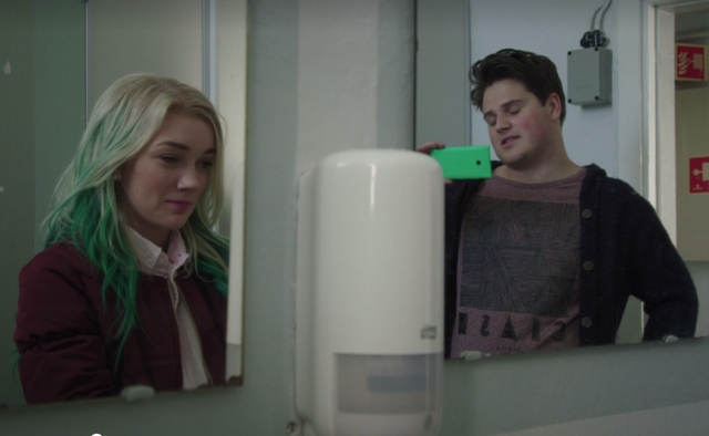 Fil:Jonas filmer jenny.png