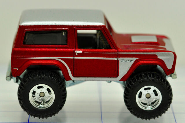 File:77-ford-bronco-red-hw (2).jpg