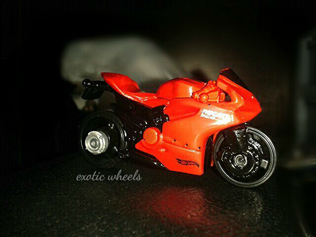 File:Ducati 1199 red.jpg