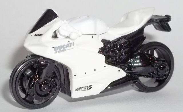 File:HW-2014-36-Ducati 1199 Panigali-White.jpg
