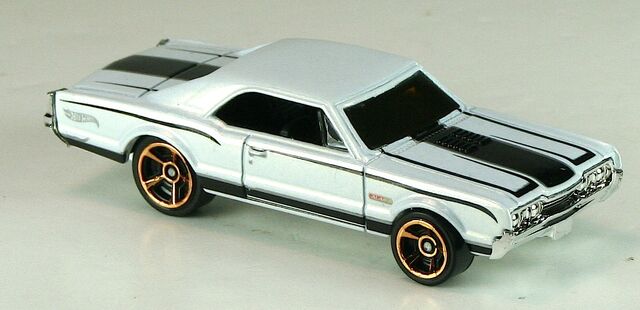File:2012-101-MMGM01-67Oldsmobile442-White.jpg