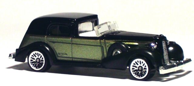 File:2012 cotd '35 cadillac.jpg
