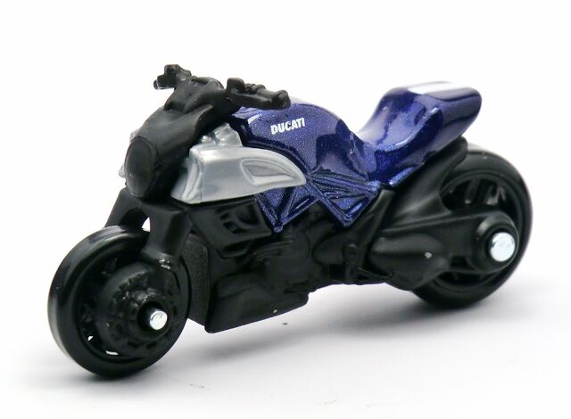 File:Ducati Diavel-2013 009 Blue.jpg